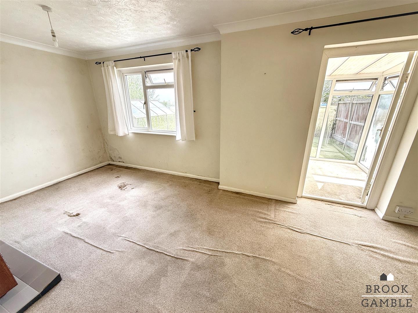 2 Bedroom Bungalow. Broadview Close in Eastbourne,  5